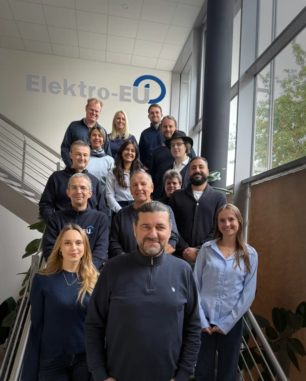Elektro-EU_Teamfoto Firmensitz der Elektro-EU.DS GmbH in Berlin